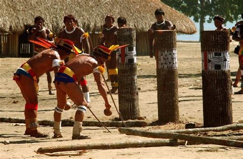  A Curiosa História de Kuarup: Desvendando o Mistério das Florestas Amazônicas e a Busca pela Harmonia!